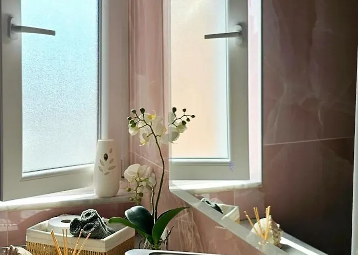 Lejlighed Nuci's Place Lovely With Balcony 15 Min From Blloku *