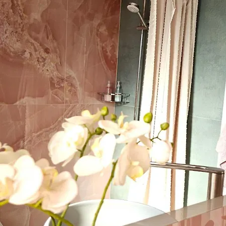 Nuci's Place Lovely With Balcony 15 Min From Blloku Апартаменты *