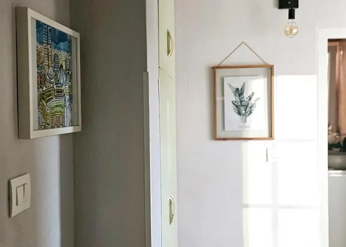 Nuci's Place Lovely With Balcony 15 Min From Blloku Daire Tiran