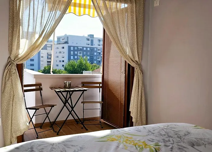 Nuci's Place Lovely With Balcony 15 Min From Blloku